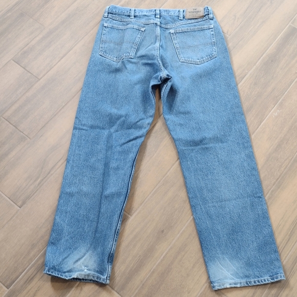 Wrangler Authentic straight leg blue jeans, size 35x32. - Picture 6 of 9